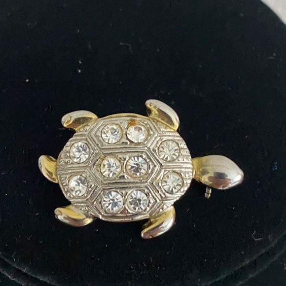 Gold Tone Metal & Rhinestones Bezel Set Tortoise Brooch - Picture 5 of 6